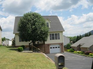 3717 Autumn Dr, Roanoke, VA 24012