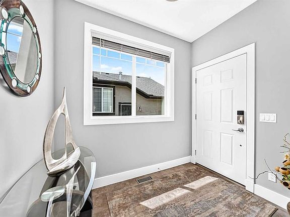 2nd image of 9 N Saint Andrews Close