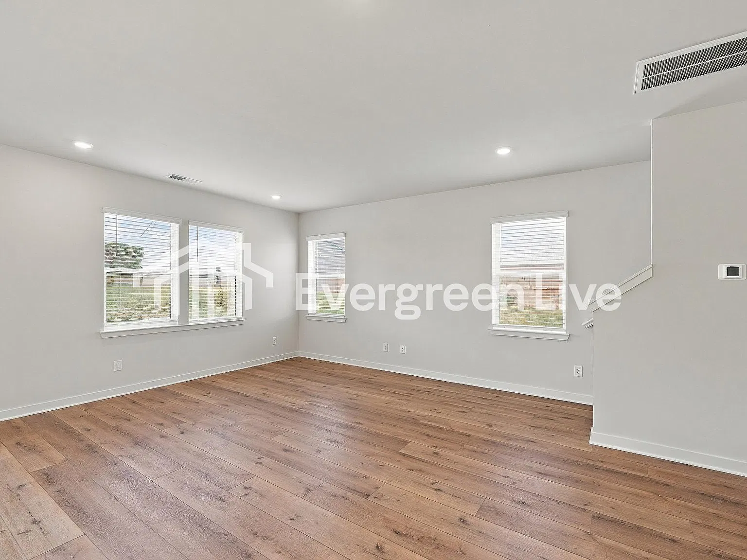 4 bed, 2.5 bath, 2011 sqft, $1,850 — Photo 4