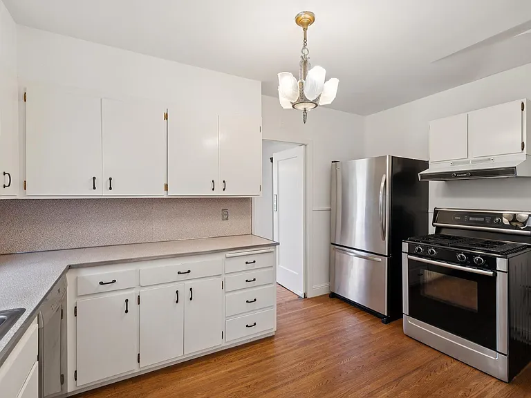 111 Windsor Ave — Photo 11