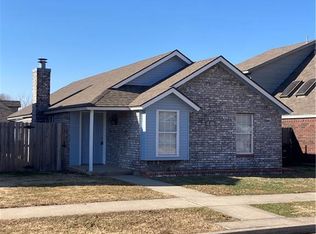 2113 Parkview Dr, Moore, OK 73170