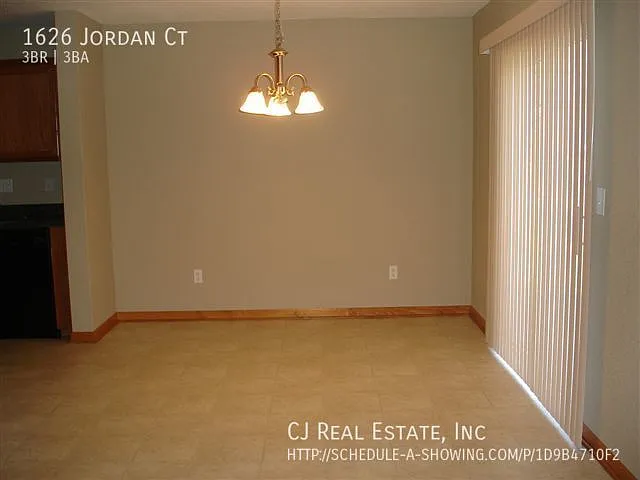 1626 NW Jordan Ct — Photo 3