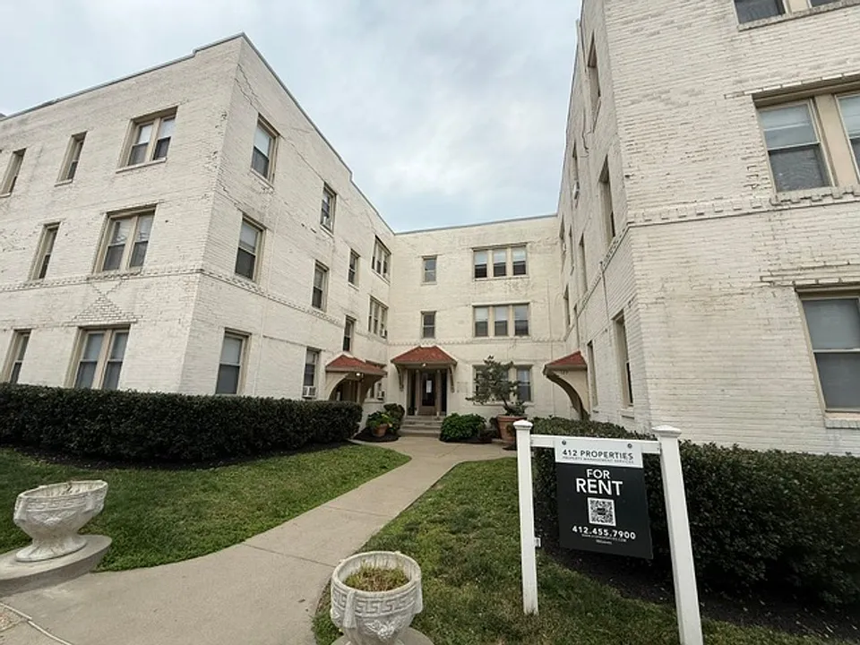 125-129 Central Square