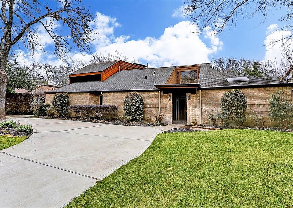 1st image of 407 Bayou Cove Ct