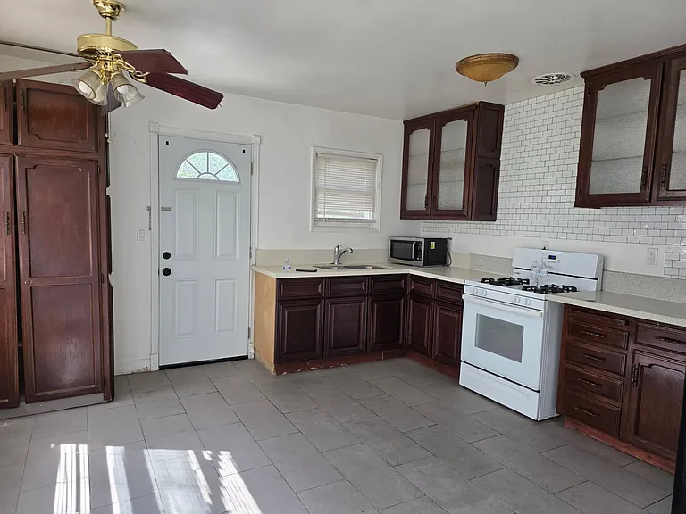307 Magnolia Ave #12 — Photo 6