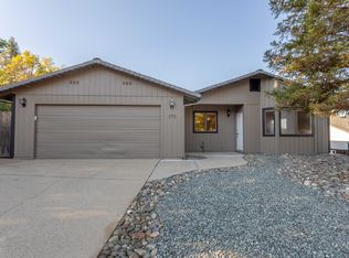 370 Springer Dr, Redding, CA 96003