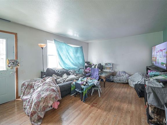 3rd image of 14 Marion Dr