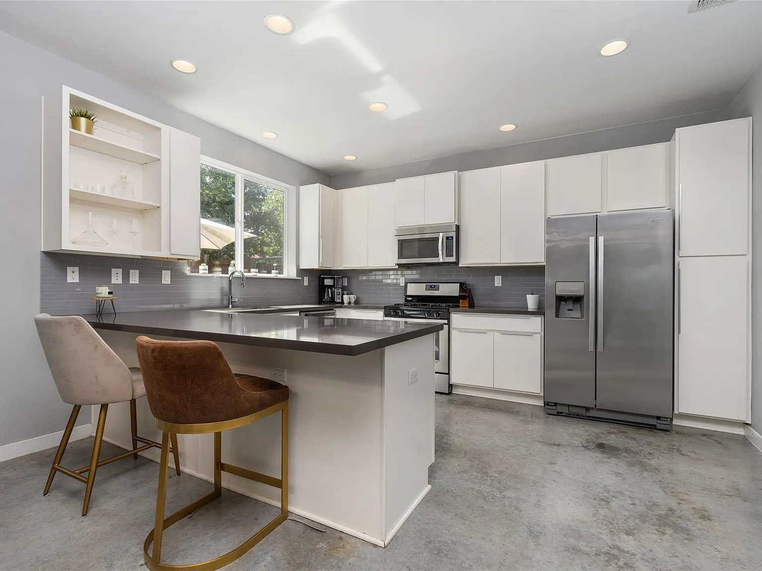 3 bed, 2.5 bath, 1839 sqft, $2,995 — Photo 2