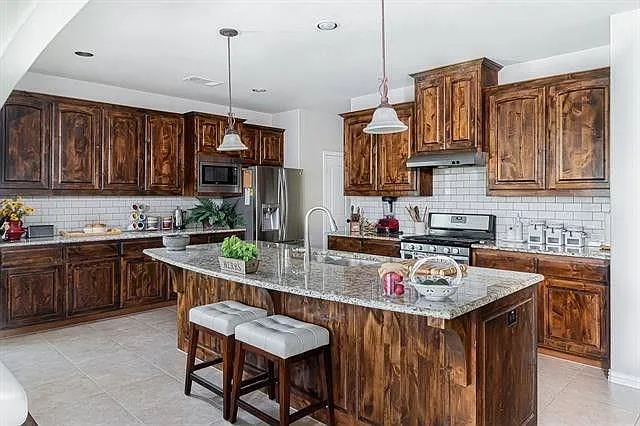 5 bed, 3762 sqft, $3,600 — Photo 4