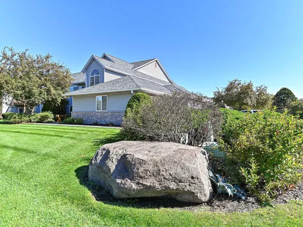 2211 N University DRIVE Unit 4, Waukesha, WI 53188