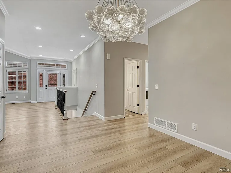 9885 Greensview Cir — Photo 11