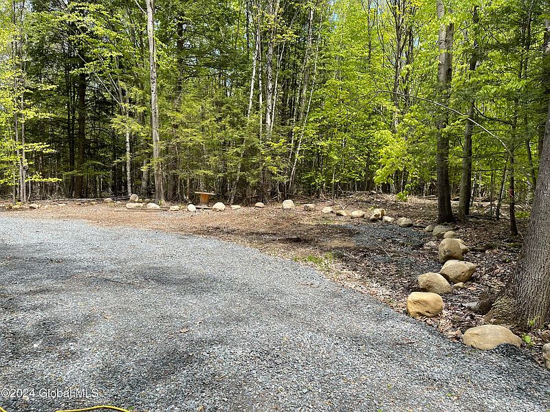 4th image of 567 White Birch Road