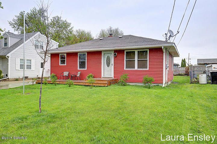 1st image of 4034 Lester Dr NE