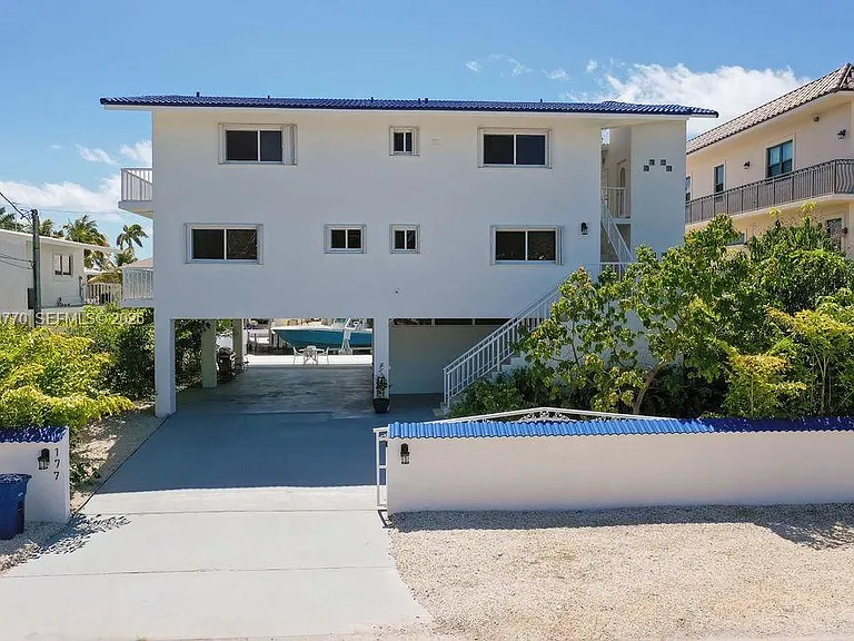 177 Lorelane Pl — Photo 2