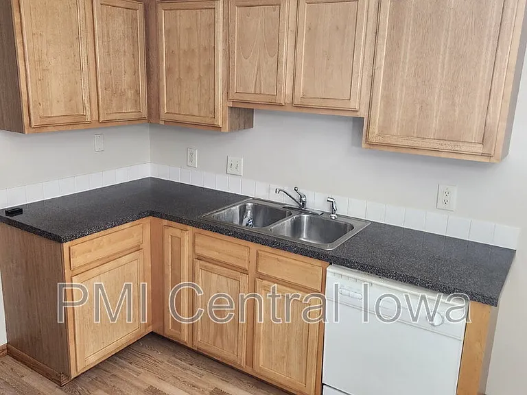 6615 Washington Ave — Photo 6