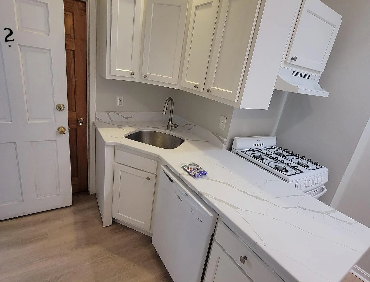 2 bed, 1.0 bath, $3,770 — Photo 3