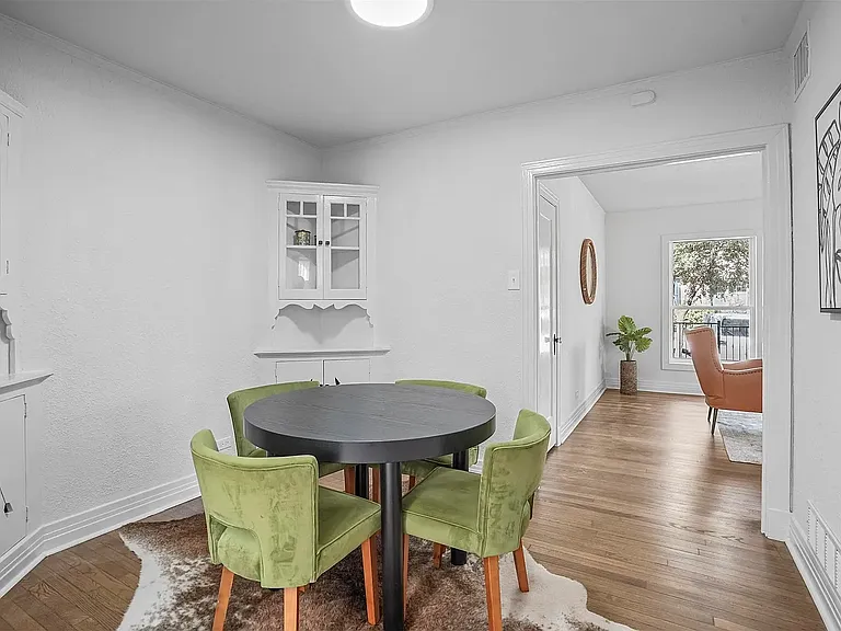 629 N Madison Ave — Photo 6