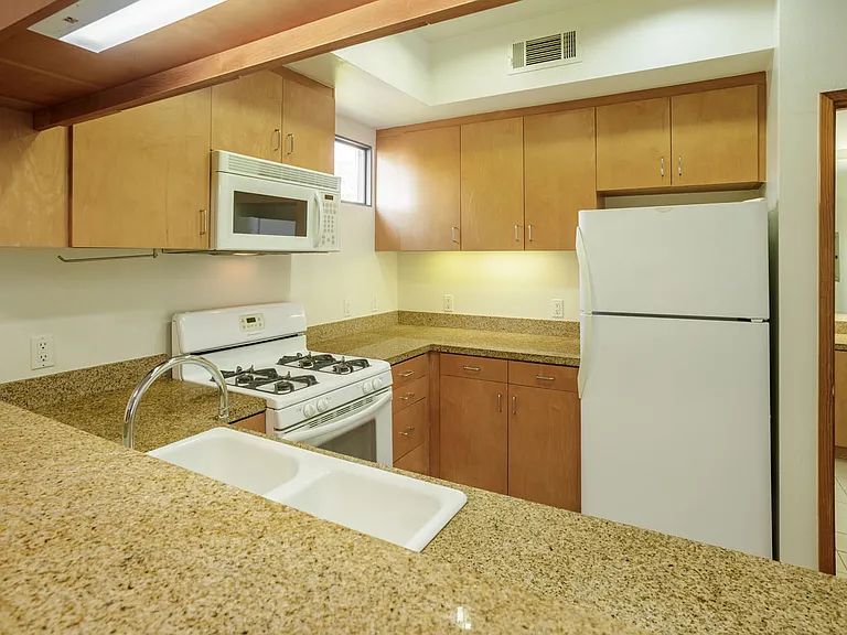 1212 Euclid St #205 — Photo 10