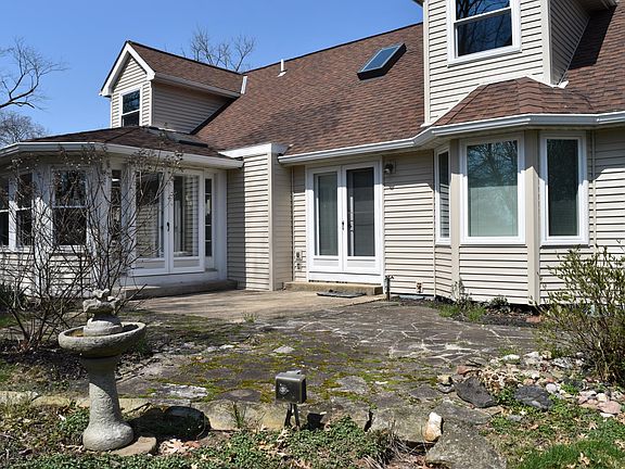 3rd image of 115 W Plum St