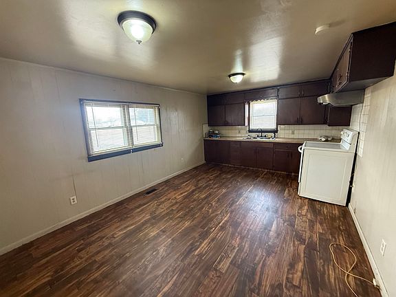 5th image of 1211 N Maple St