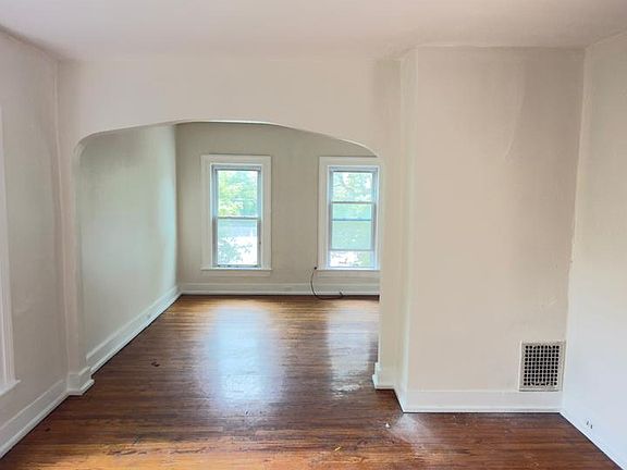 4th image of 106 Pattison St #1