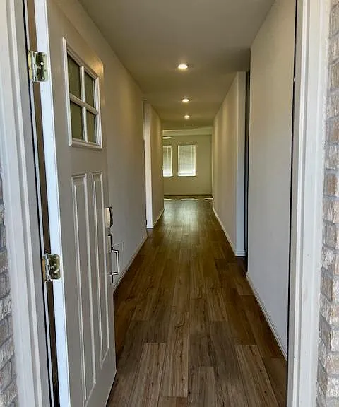 1124 Flameleaf Dr — Photo 2