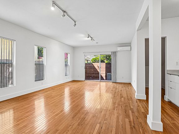 3rd image of 2516 London St #2516