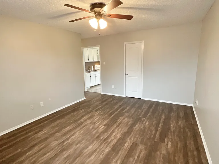 1107 N St — Photo 2
