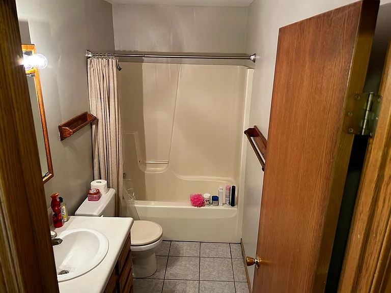 655 Grand Ct — Photo 2