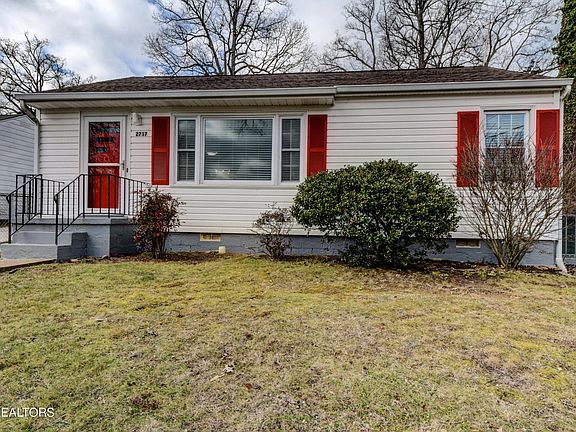 2nd image of 2717 Spencer St
