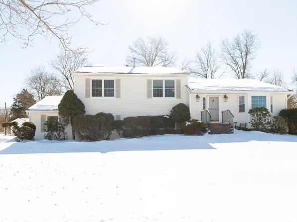 9 Sturbridge Dr W, Piscataway, NJ 08854