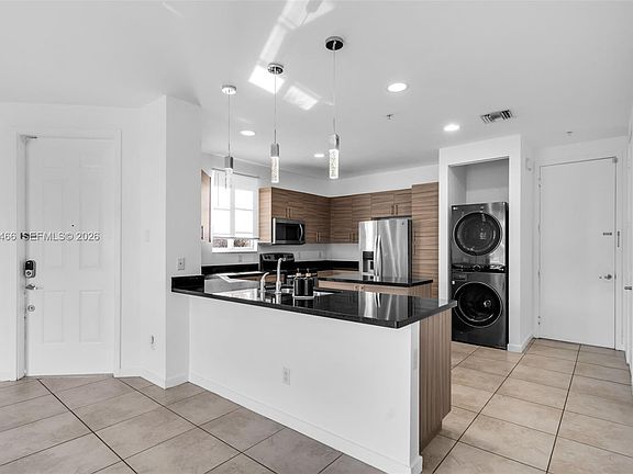 4th image of 2735 SW 81st Ter #2737-0