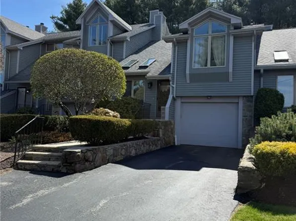3 Shadowbrook Ln APT B, Smithfield, RI 02917