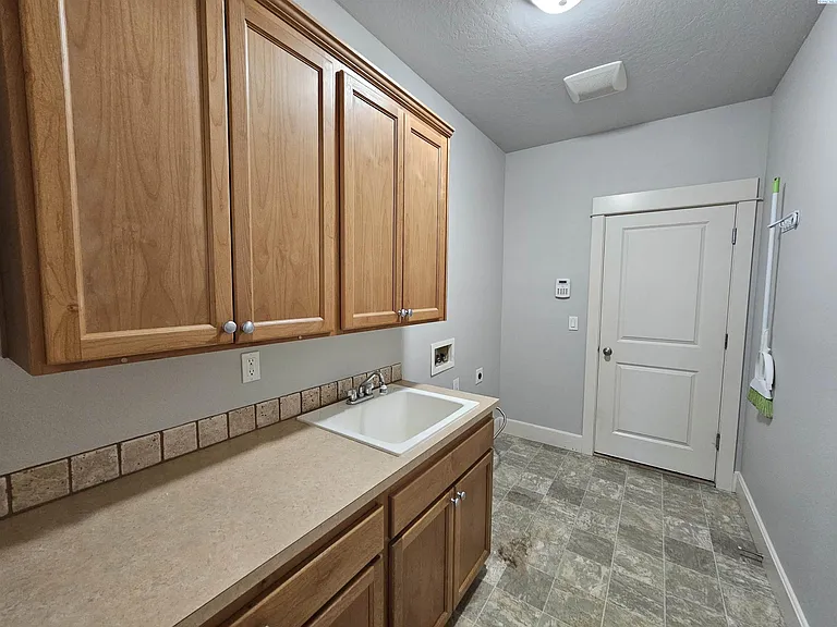 493 Columbia Point Dr — Photo 13