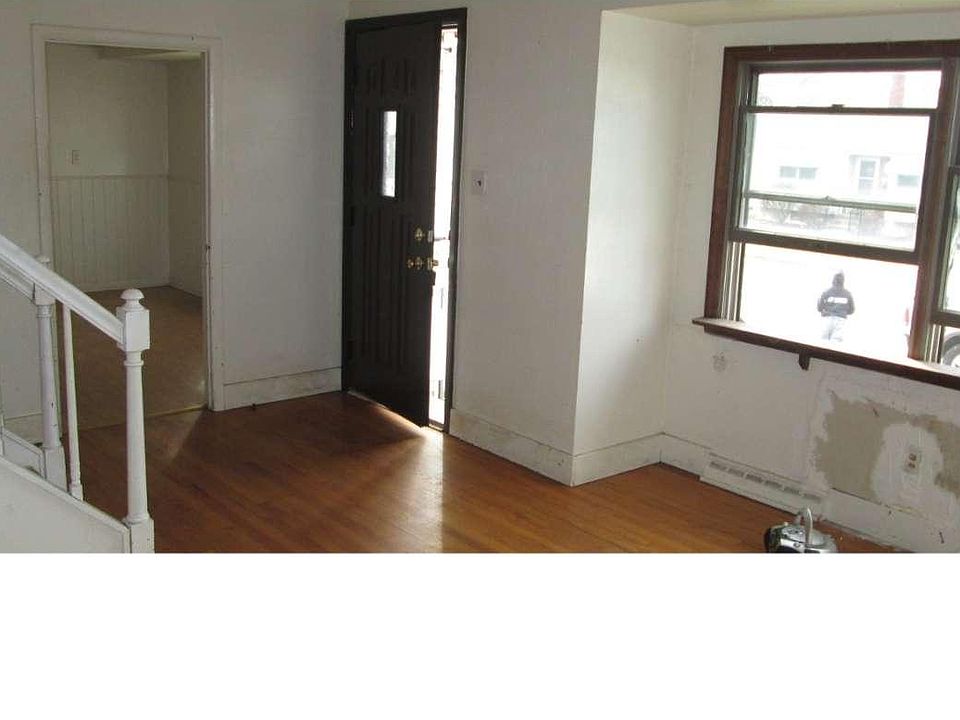 2nd image of 226 W Monroe Ave