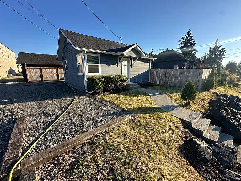 404 E Stanley St — Photo 1