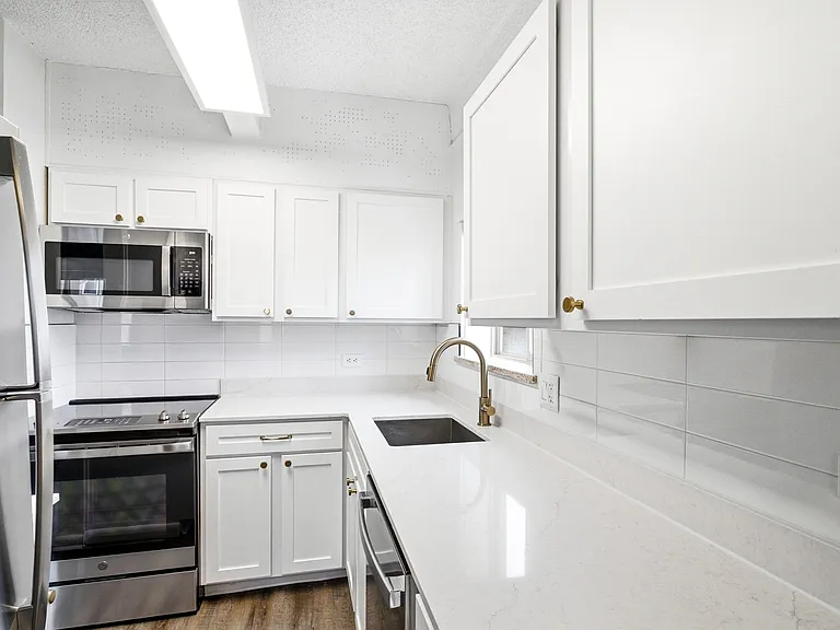 Charmel Apartments — Photo 34