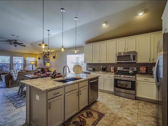 5th image of 700 Richmond Dr