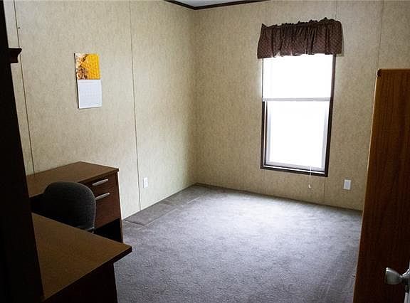 5th image of 194 Diana Dr