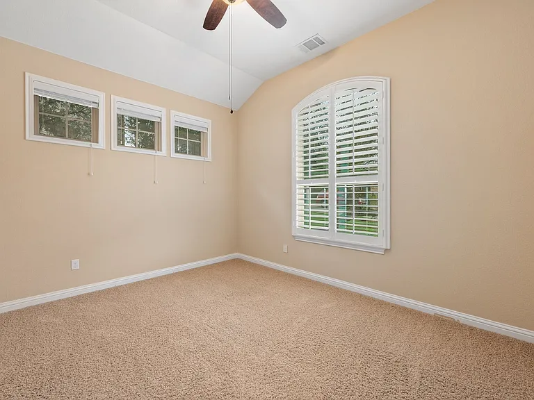 4917 Pyrenees Pass — Photo 16