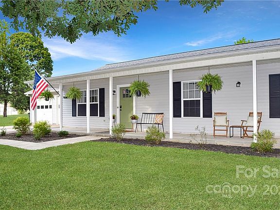 3rd image of 136 Greentree Dr