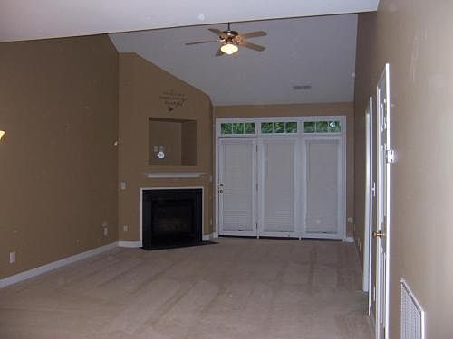 4th image of 219 Misty Waters Ln