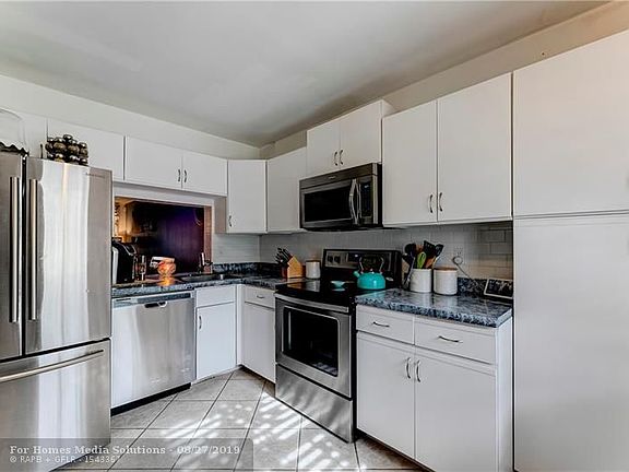 2nd image of 3657 Carambola Cir N
