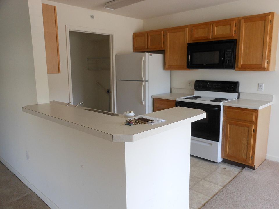 Kitchen with microwave!