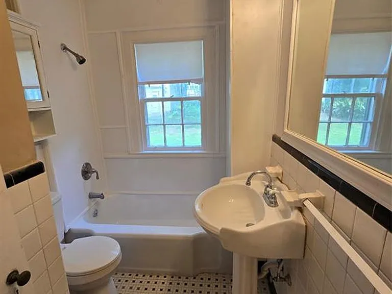 555 Morningview St — Photo 11