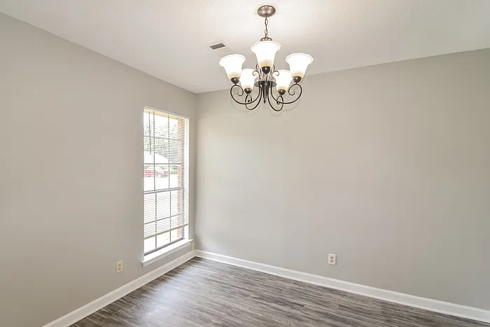 3 bed, 2.0 bath, 1461 sqft, $1,475 — Photo 4