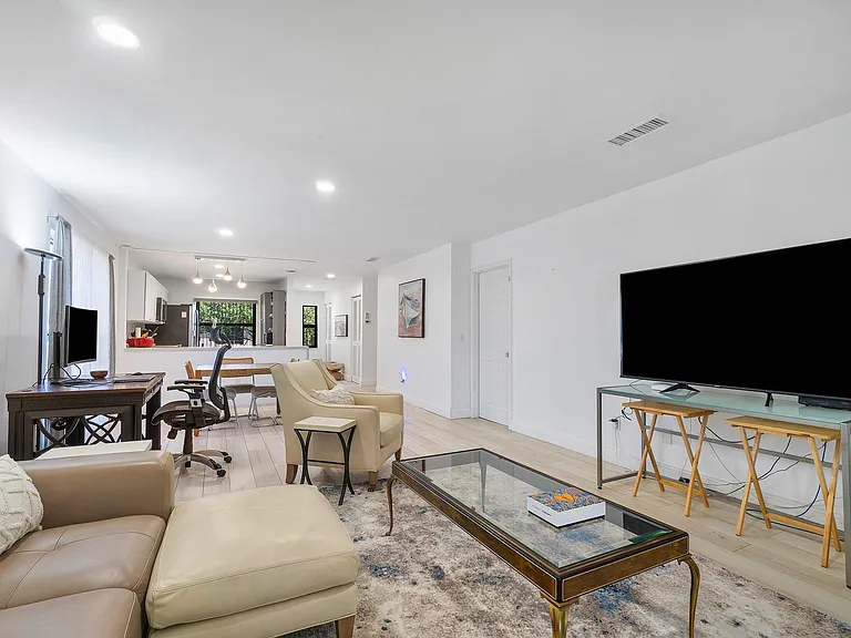 8436 Cypress Ln #7H — Photo 11