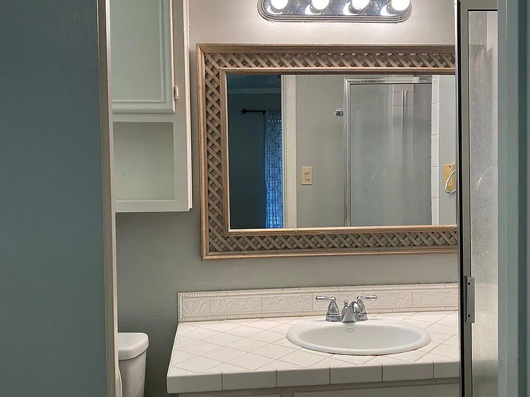 600 Bellaire Dr — Photo 2