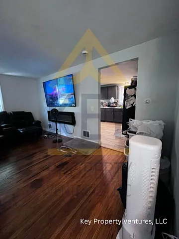 400 Knickerbocker Ave — Photo 3