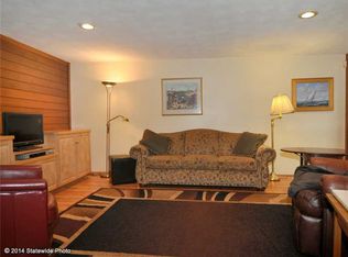 8 Hazel Point Rd, Smithfield, RI 02917